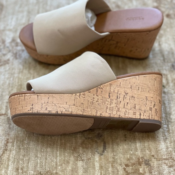 NWOB - Sonoma Lifestyle Cork Platform Slide Wedges in Beige, Size 6. - Picture 8 of 15